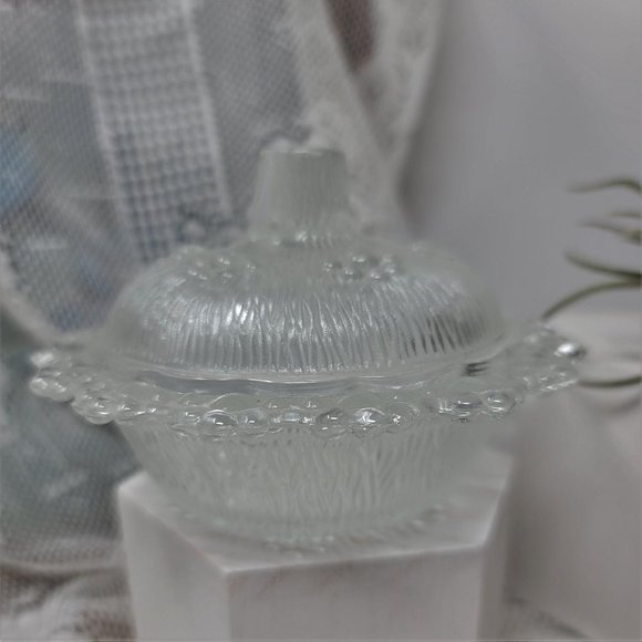 Adorable Covered Trinket Dish Vintage Clear Glass - Picture 2 of 9